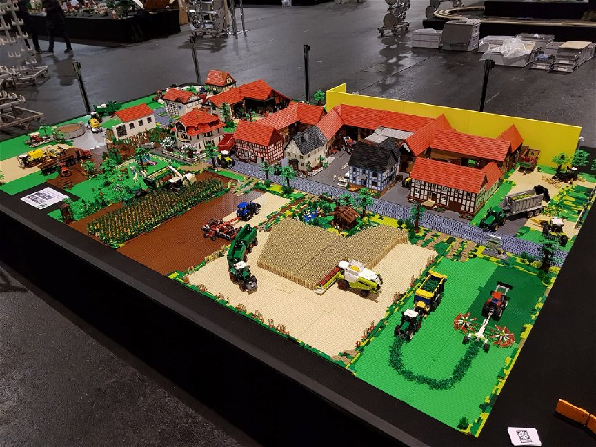 Ein Diorama mit Lego Landmaschinen auf der BrickingBavaria