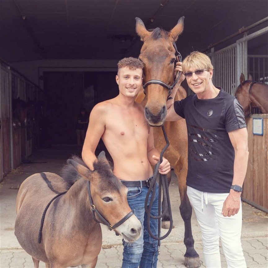 Johannes und Dominic Heinzl mit Pferd und Ponny