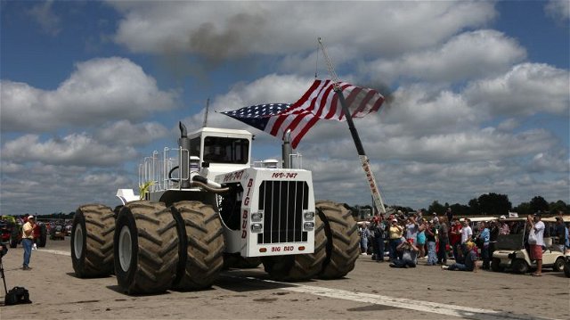 Der größte, stärkste, schnellste Traktor der Welt